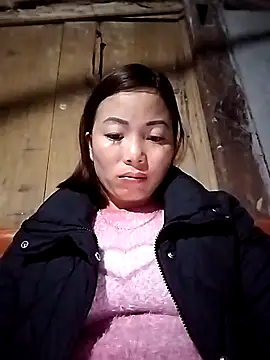 Snapshot of Ella-aa chatting on February 4, 2026, 12:55 pm Ella-aa online show from February 4, 2026, 12:55 pm