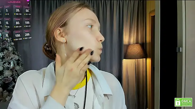 Cutie Ellis online show from March 15, 2026, 10:22 am