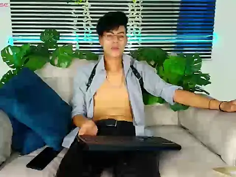 ThiiagoSaeenz online show from March 4, 2026, 3:42 pm