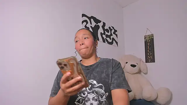 Snapshot of Nia13 chatting on February 22, 2026, 7:22 am Nia13 online show from February 22, 2026, 7:22 am