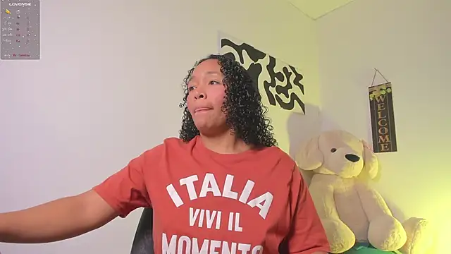 Snapshot of Nia13 chatting on February 9, 2026, 5:27 am Nia13 online show from February 9, 2026, 5:27 am