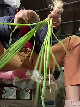 Snapshot of YANINA120 chatting on February 3, 2026, 2:32 am YANINA120 online show from February 3, 2026, 2:32 am