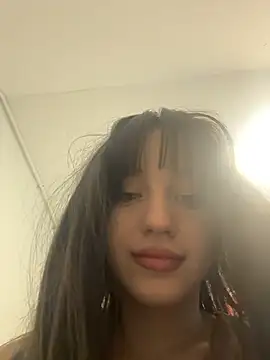MiaTee online show from May 20, 2026, 1:46 am