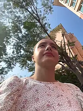 MiaTee online show from March 27, 2026, 2:20 am