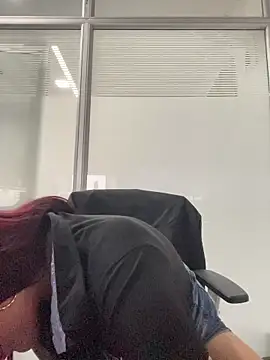 Nahomy Benett online show from March 4, 2026, 11:40 am