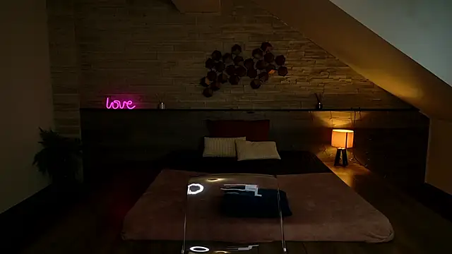 Snapshot of hornyb33_ chatting on February 23, 2026, 5:19 am hornyb33 online show from February 23, 2026, 5:19 am