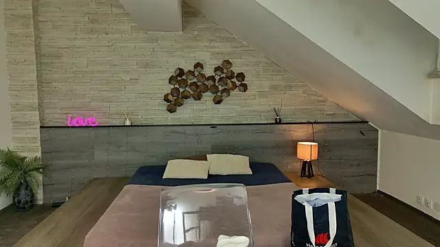 Snapshot of hornyb33_ chatting on February 14, 2026, 5:07 am hornyb33 online show from February 14, 2026, 5:07 am