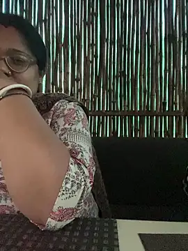 hornymommy999 online show from February 5, 2026, 12:01 pm