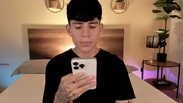 Angel eros  online show from February 4, 2026, 8:04 pm