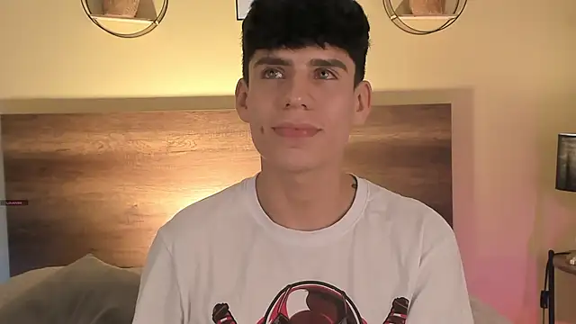 Angel eros  online show from February 6, 2026, 5:25 am