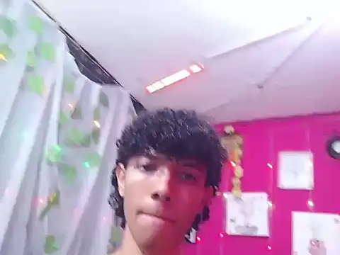 Snapshot of bigcock_twinks chatting on February 21, 2026, 4:58 am bigcock twinks online show from February 21, 2026, 4:58 am