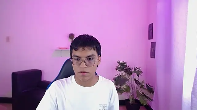 Maecum18 online show from March 31, 2026, 9:06 pm