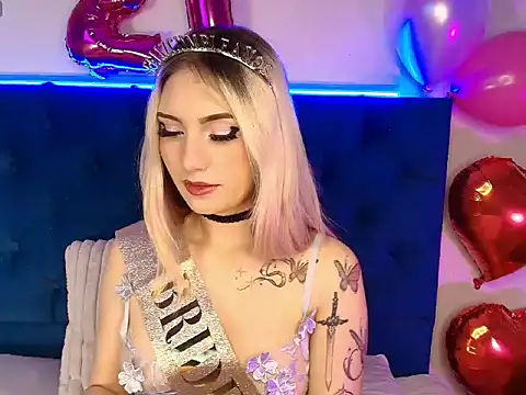 Snapshot of Mariluu_ chatting on February 17, 2026, 1:08 pm Mariluu online show from February 17, 2026, 1:08 pm