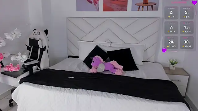 Naty Rose23 online show from April 13, 2026, 2:04 am