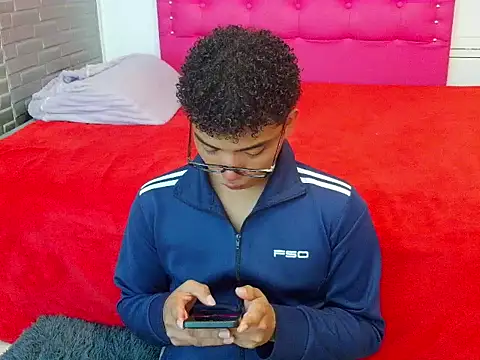 Snapshot of philipsex28 chatting on February 5, 2026, 7:32 pm philipsex28 online show from February 5, 2026, 7:32 pm