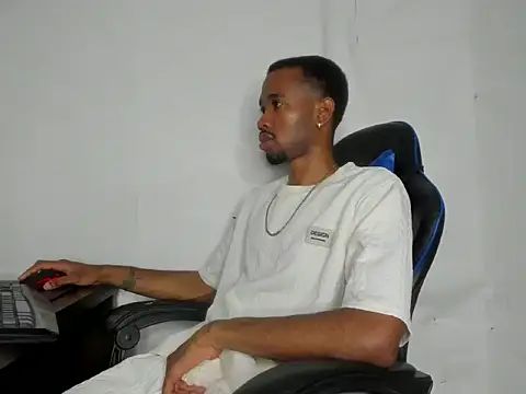 Snapshot of Kofi_exotic_2 chatting on May 27, 2026, 11:56 pm Kofi exotic 2 online show from May 27, 2026, 11:56 pm