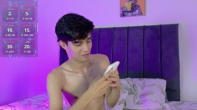 Snapshot of axxxel_twink chatting on June 21, 2026, 3:12 am axxxel twink online show from June 21, 2026, 3:12 am