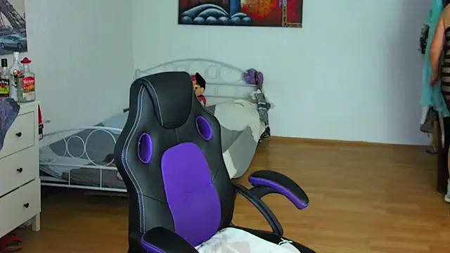 Snapshot of Sylly chatting on November 14, 2025, 11:47 am Sylly online show from November 14, 2025, 11:47 am