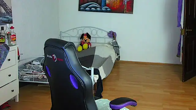 Snapshot of Sylly chatting on December 14, 2025, 8:53 am Sylly online show from December 14, 2025, 8:53 am