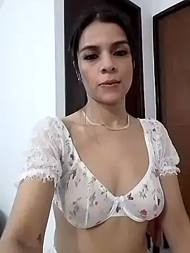 EvaMiranda online show from June 3, 2026, 2:56 am