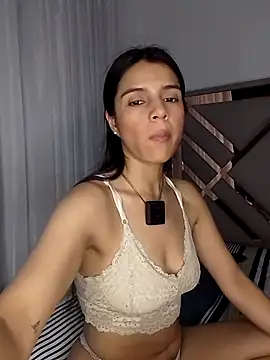 Snapshot of EvaMiranda chatting on June 16, 2026, 2:11 am EvaMiranda online show from June 16, 2026, 2:11 am