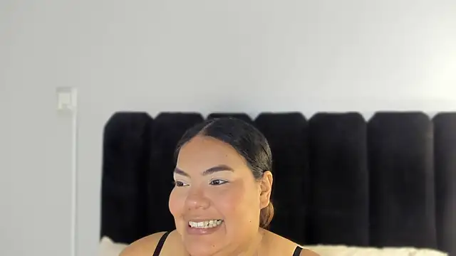 Snapshot of Amaranoir- chatting on February 19, 2026, 4:09 am Amaranoir- online show from February 19, 2026, 4:09 am