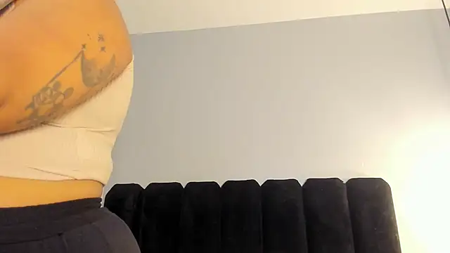 Snapshot of Amaranoir- chatting on February 1, 2026, 3:05 am Amaranoir- online show from February 1, 2026, 3:05 am