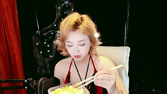 Snapshot of Lady-Mia777 chatting on March 4, 2026, 4:20 am Lady-Mia777 online show from March 4, 2026, 4:20 am