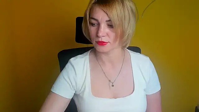 CuttieEmma online show from July 3, 2026, 11:50 am