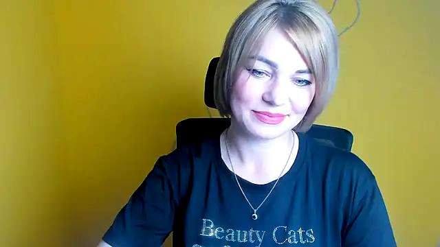 CuttieEmma online show from June 26, 2026, 12:00 pm