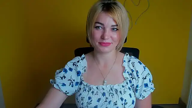CuttieEmma online show from August 3, 2026, 11:38 am