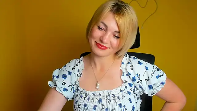 CuttieEmma online show from July 17, 2026, 5:59 am