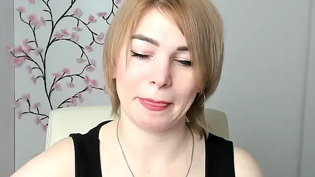 Snapshot of CuttieEmma chatting on February 8, 2026, 8:01 am CuttieEmma online show from February 8, 2026, 8:01 am