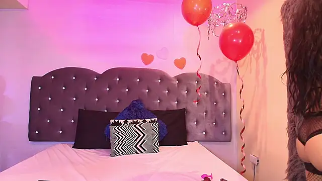 Snapshot of Lara_pons chatting on February 19, 2026, 2:03 pm Lara pons online show from February 19, 2026, 2:03 pm