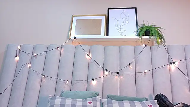 Snapshot of EmmaLou__ chatting on February 3, 2026, 4:10 am EmmaLou online show from February 3, 2026, 4:10 am