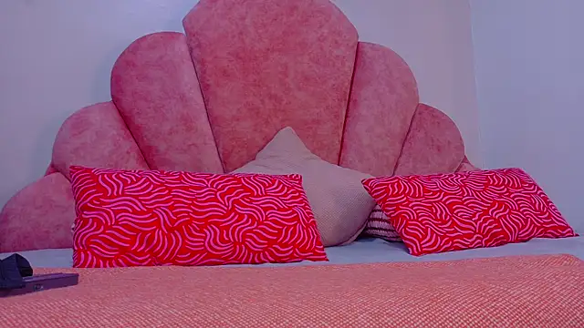 Snapshot of EmmaLou__ chatting on February 6, 2026, 4:08 am EmmaLou online show from February 6, 2026, 4:08 am