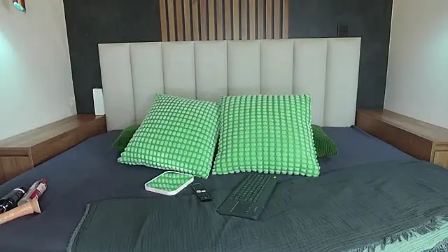 Snapshot of EmmaLou__ chatting on February 25, 2026, 4:23 am EmmaLou online show from February 25, 2026, 4:23 am