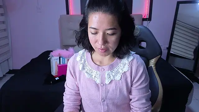 Snapshot of Lynn_turner chatting on February 15, 2026, 12:37 pm Lynn turner online show from February 15, 2026, 12:37 pm