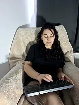 Snapshot of AbellaDesiree chatting on March 2, 2026, 7:15 am AbellaDesiree online show from March 2, 2026, 7:15 am