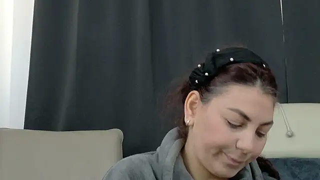 AbellaDesiree online show from April 5, 2026, 4:52 am