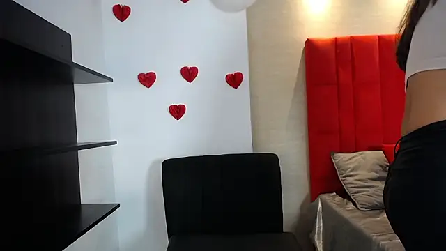 Luna Millers online show from February 23, 2026, 4:25 am