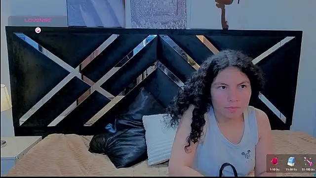 Zoe-yanin online show from April 6, 2026, 7:15 pm