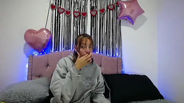 Snapshot of emily_cooper_pym chatting on February 18, 2026, 12:34 pm emily cooper pym online show from February 18, 2026, 12:34 pm