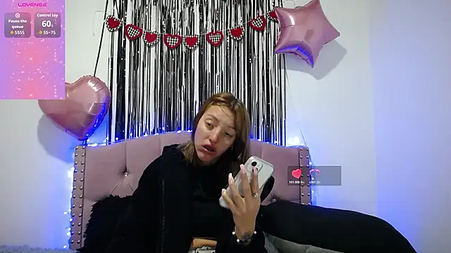 Snapshot of emily_cooper_pym chatting on February 17, 2026, 1:19 pm emily cooper pym online show from February 17, 2026, 1:19 pm