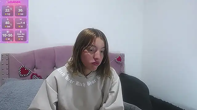 Snapshot of emily_cooper_pym chatting on February 4, 2026, 12:00 pm emily cooper pym online show from February 4, 2026, 12:00 pm