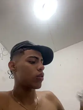 Snapshot of dominick_fran chatting on February 7, 2026, 4:53 am dominick fran online show from February 7, 2026, 4:53 am