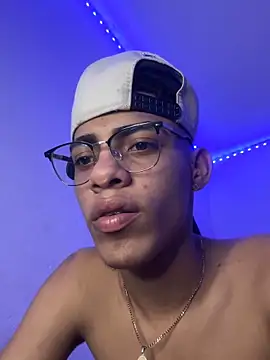 Snapshot of dominick_fran chatting on March 3, 2026, 7:37 am dominick fran online show from March 3, 2026, 7:37 am