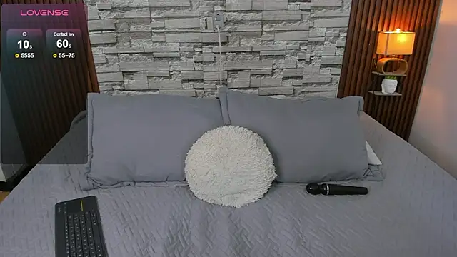 Snapshot of sophia_deluxe18 chatting on February 13, 2026, 5:07 am sophia deluxe18 online show from February 13, 2026, 5:07 am