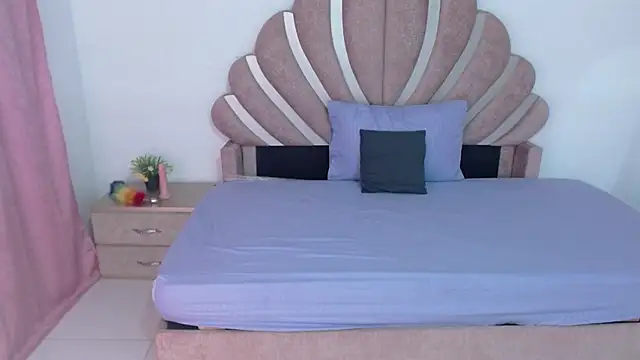 mia fox666 online show from February 5, 2026, 11:33 pm