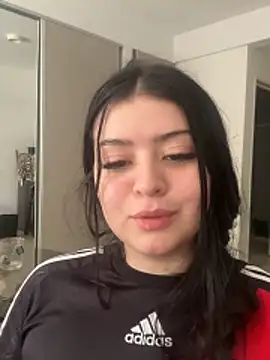 lolaaculaa online show from April 11, 2026, 3:49 pm